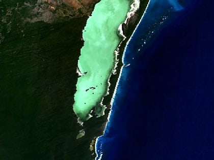 lago de oviedo park narodowy jaragua