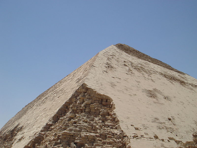 Pirámide Acodada