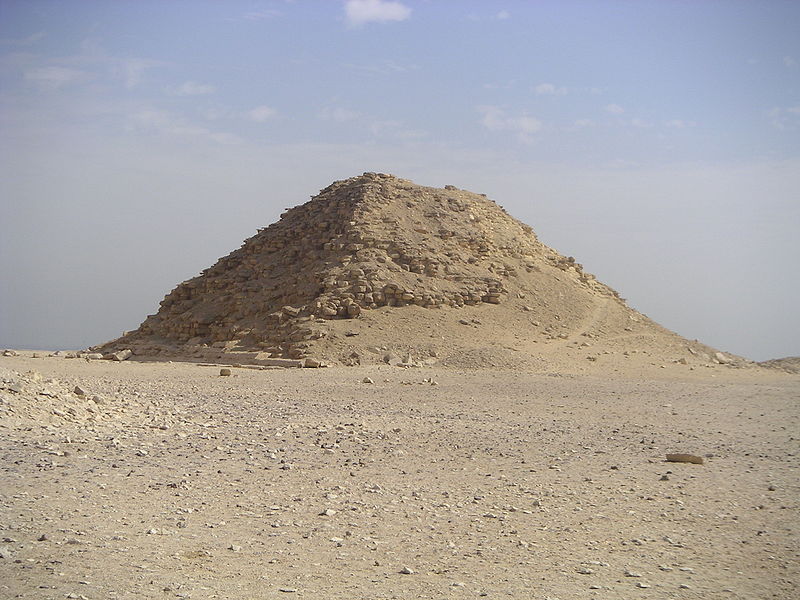 Pirámide Acodada