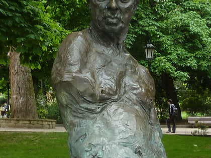 Estatua de Sabino Fernández Campo