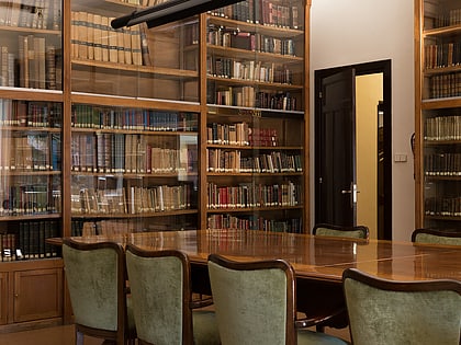 biblioteca del real instituto de estudios asturianos oviedo