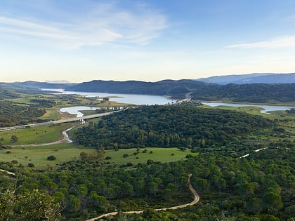 embalse del charco redondo parque natural de los alcornocales