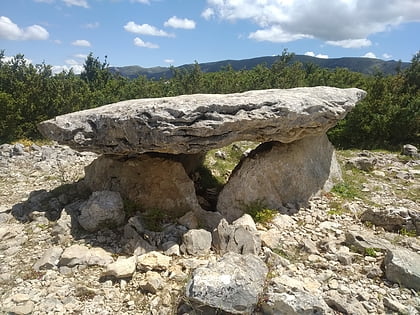 dolmen losa de la mora sierra y canones de guara natural park