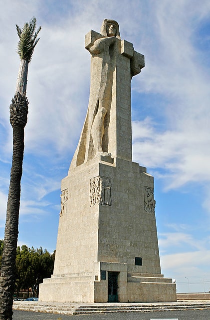 monument to the discovery faith huelva