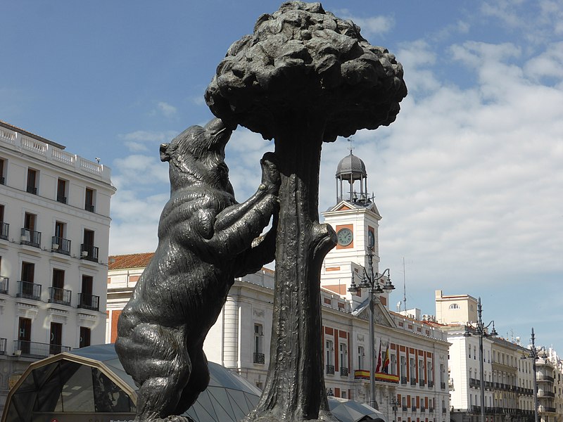 Statue of the Bear and the Strawberry Tree