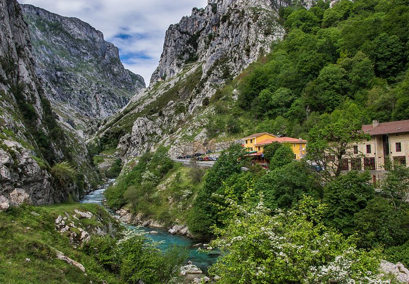 Sentier du Cares