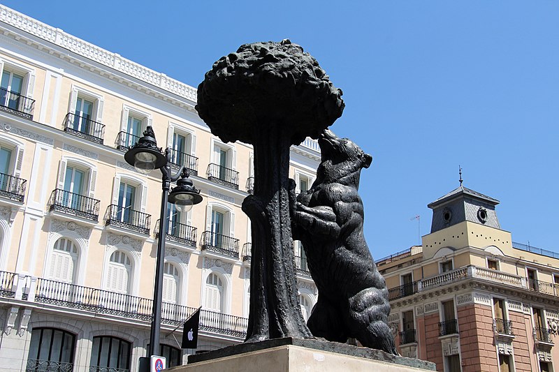 Statue de l'Ours et de l'Arbousier