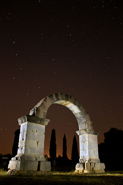 Arc romain de Cabanes