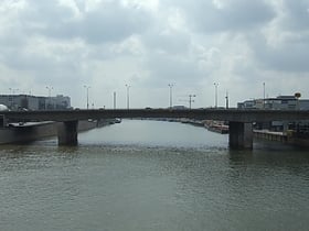 Puente amont