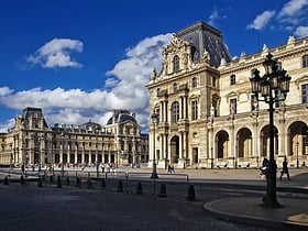 palacio del louvre paris
