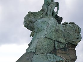monument aux heros et victimes de la mer marsylia