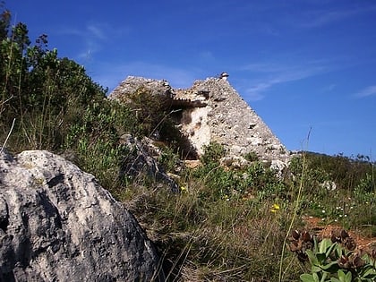 Pyramide de Falicon et grotte de la Ratapignata