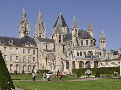 abadia de los hombres caen