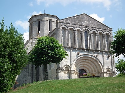 eglise saint pierre dechebrune