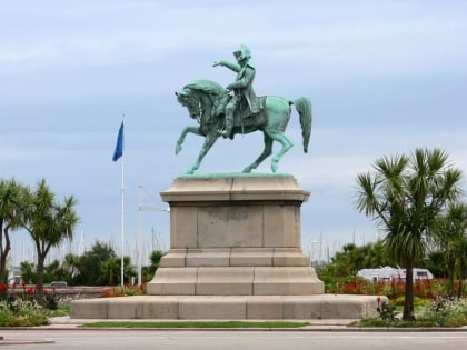 equestrian status of napoleon cherbourg octeville