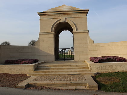 Cimetière militaire britannique d'Étricourt-Manancourt