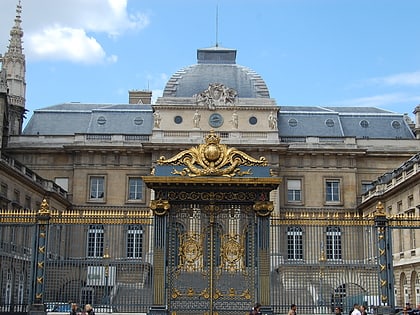 palacio de justicia de paris