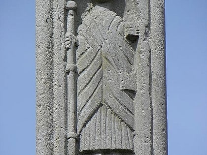 croix de cimetiere en pierre