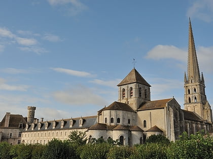 abbaye de saint savin sur gartempe