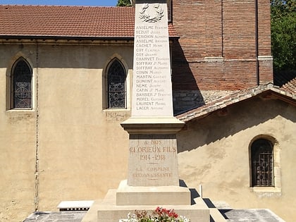 monument to the dead saint jean de niost