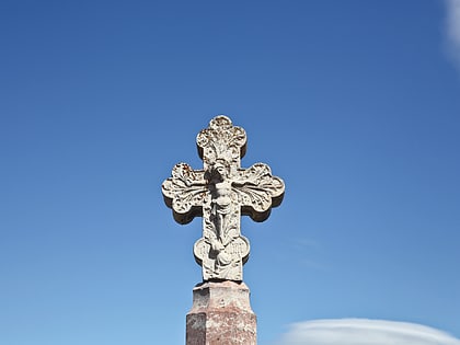 cemetery cross vinca
