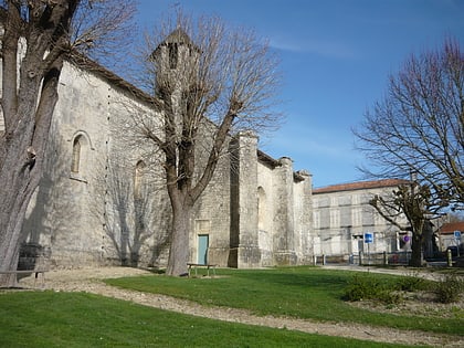 eglise saint pierre de dampierre sur boutonne