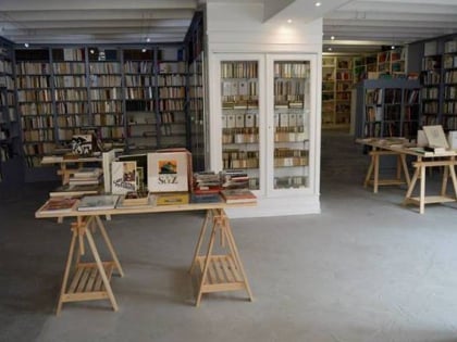 eclectic galerie librairie montolieu