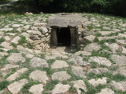 dolmen de lubac massif du luberon