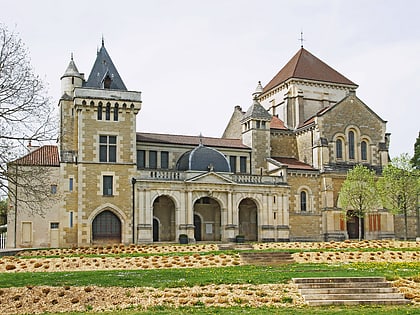 Château et basilique de Fontaine-lès-Dijon