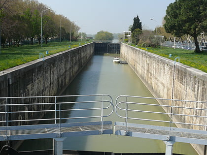 Canal de navigation d'Arles à Bouc