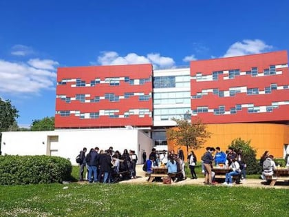 university of evry val dessonne