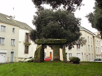 dolmen des trois pierres saint nazaire