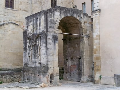 arch of carpentras