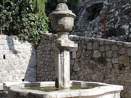 fontanna publiczna peillon