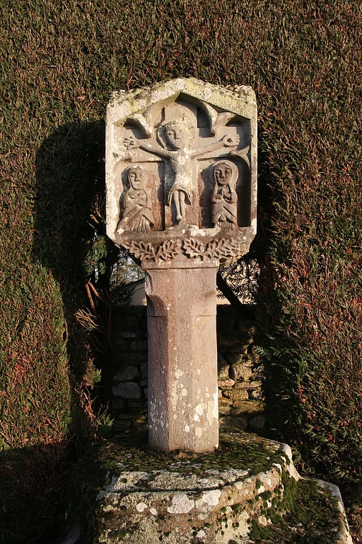 croix du cimetiere en pierre maure de bretagne