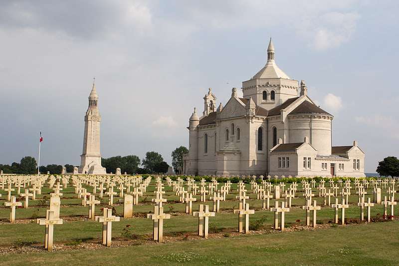 franzosischer nationalfriedhof notre dame de lorette ablain saint nazaire