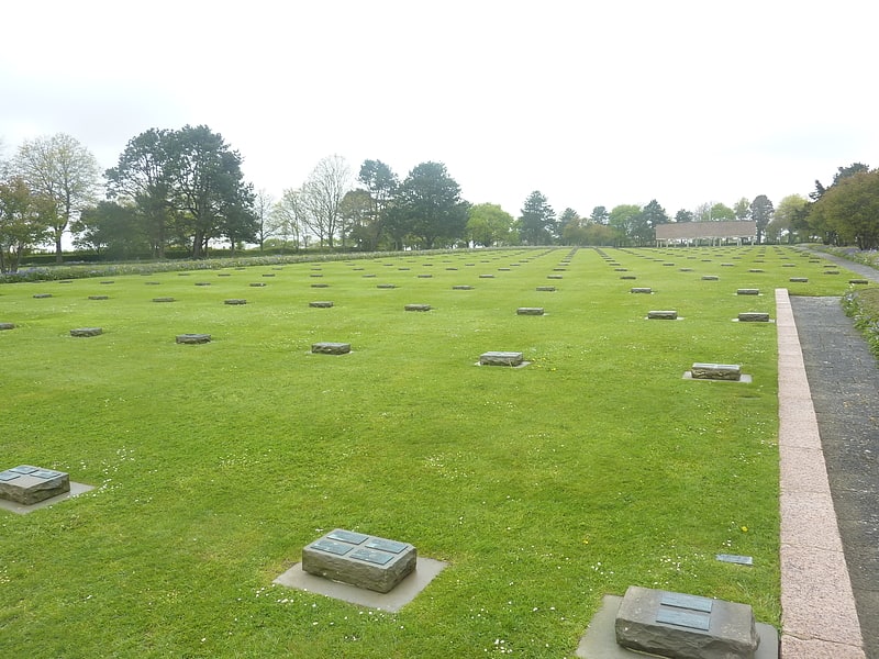 cimetiere militaire allemand de ploudaniel lesneven