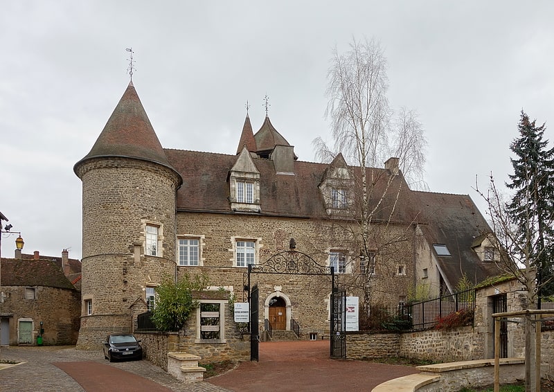 chateau des princes de conde arnay le duc