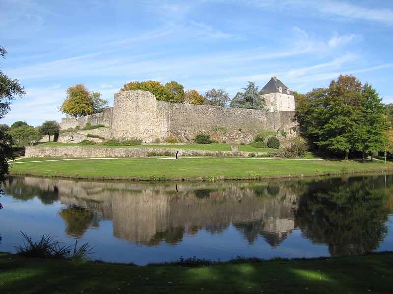 chateau de montaigu