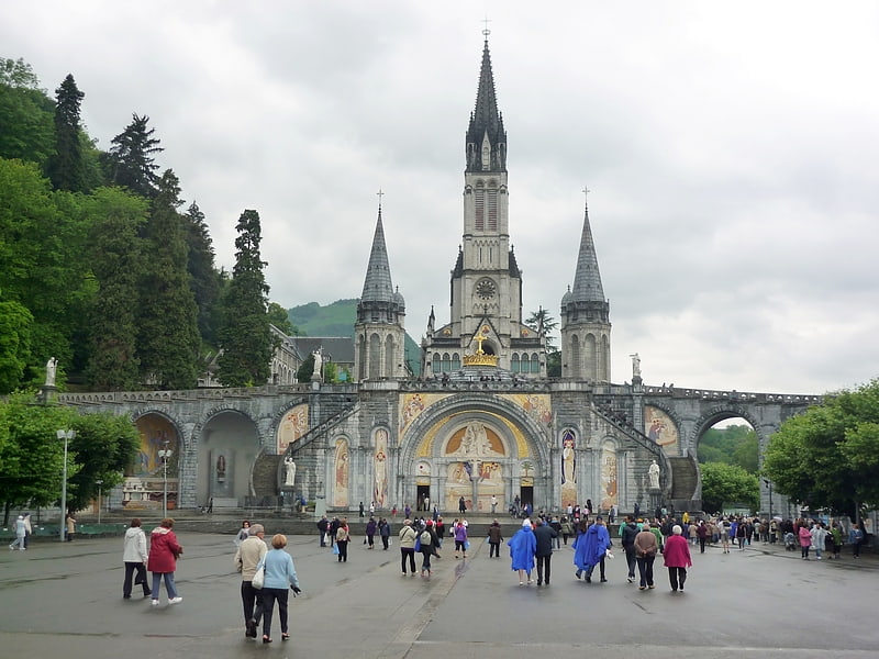 rosary basilica lourdes