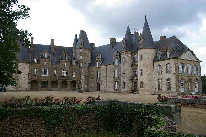 chateau du rocher mezangers