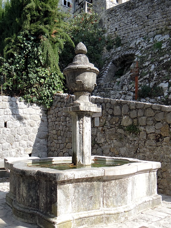 public fountain peillon