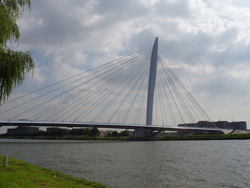 Puente atirantado