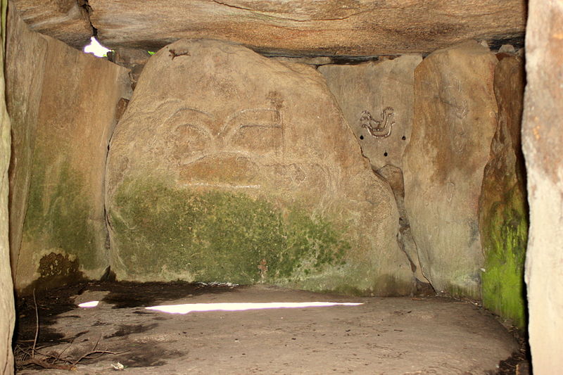 Tumulus avec dolmen du Mané-Nélud
