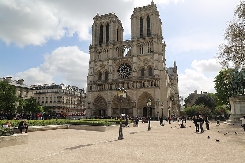 Parvis Notre-Dame – Place Jean-Paul II