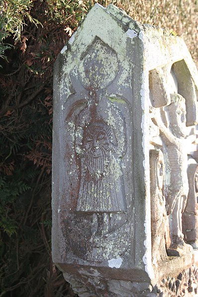 Croix du cimetière en pierre