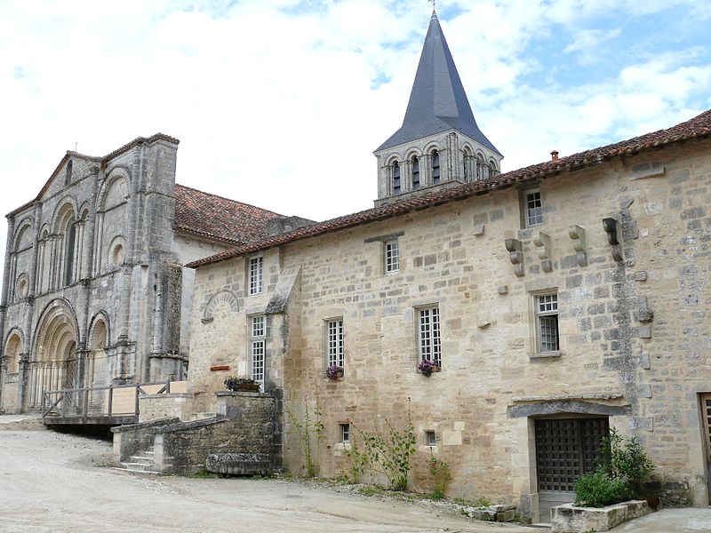 Abbaye de Saint-Amant-de-Boixe