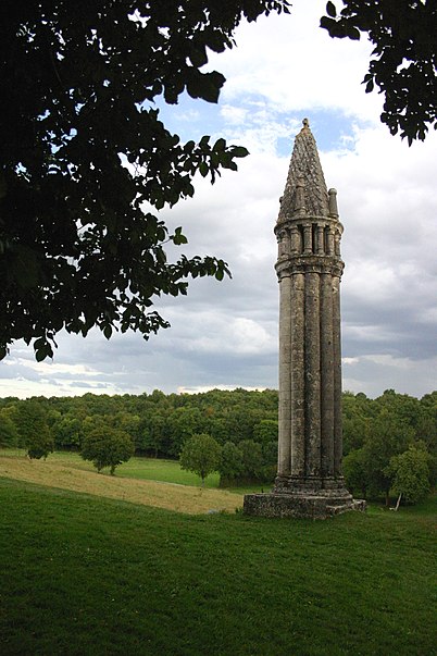 Lanterne des morts de Fenioux