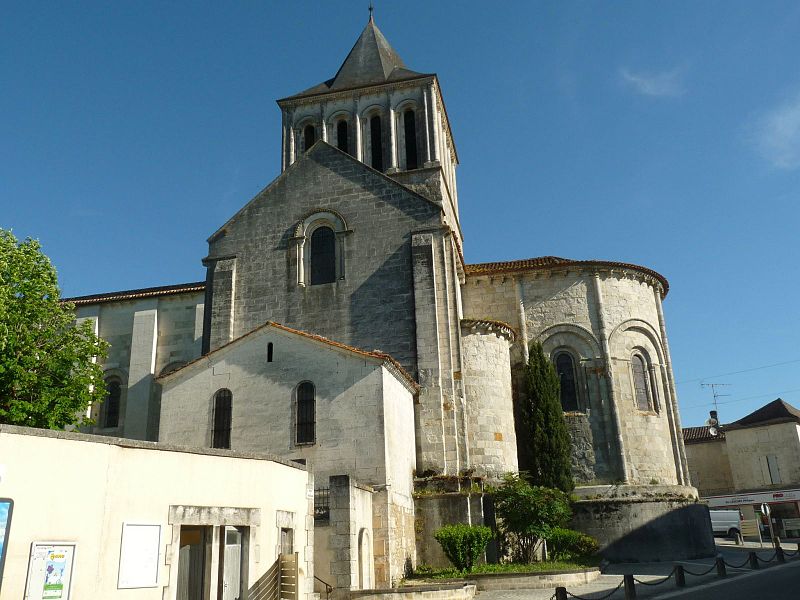 Église Saint-Denis de Montmoreau-Saint-Cybard