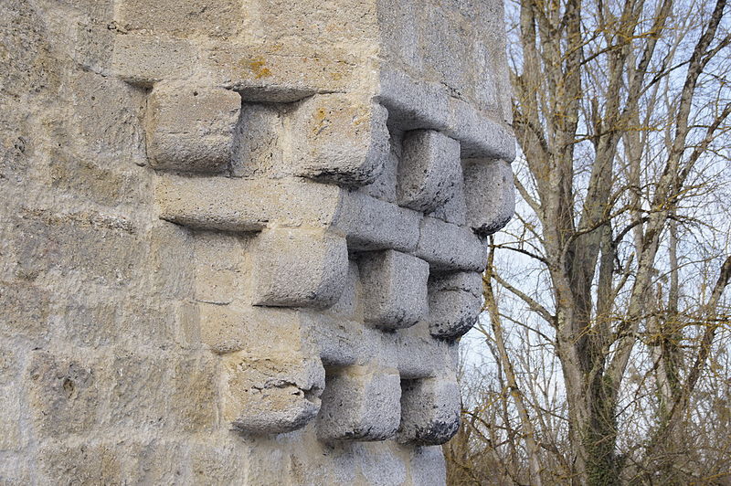 Moulin fortifie de Bagas XIVe siecle